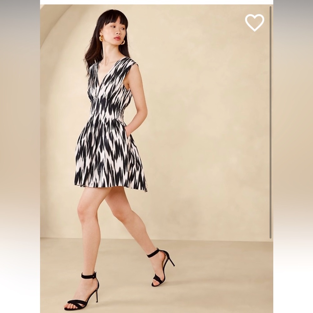 Black and white poplin sleeveless mini-dress